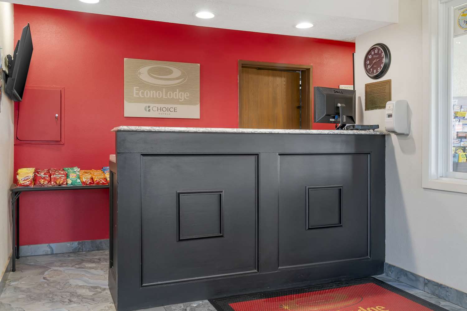 Econo Lodge Traverse City South 2/31