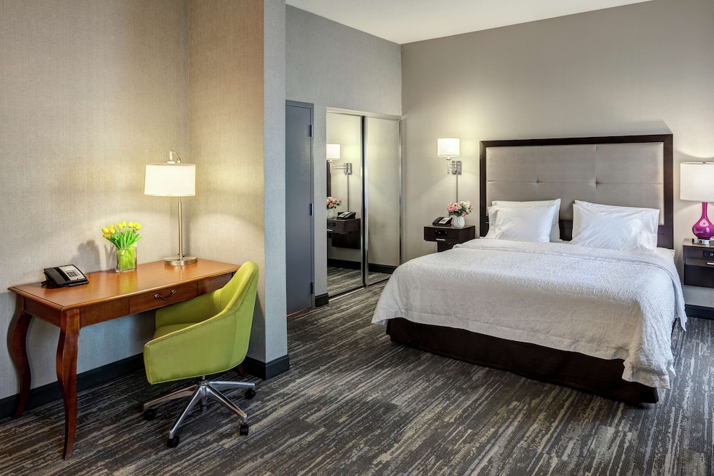 Hampton Inn & Suites Palm Desert 11/64