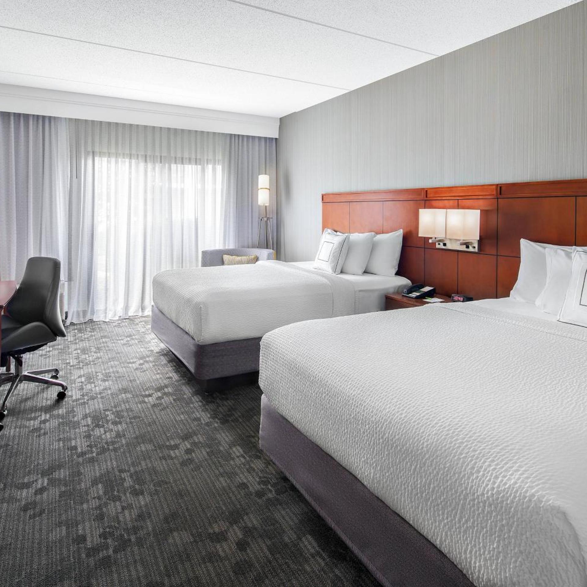 1 Bedroom, Renovated, 2 Rooms, Suite, 2 Queen Beds, Sofa، Courtyard Pittsburgh Airport 3/9