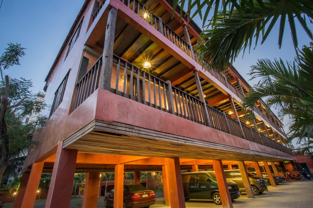 Rainforest Chiangmai Hotel 2/81