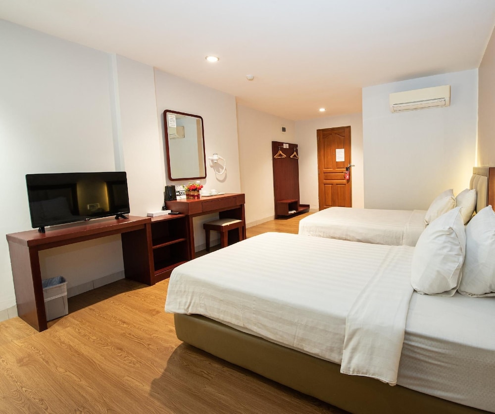 Lovina Inn Penuin 6/22
