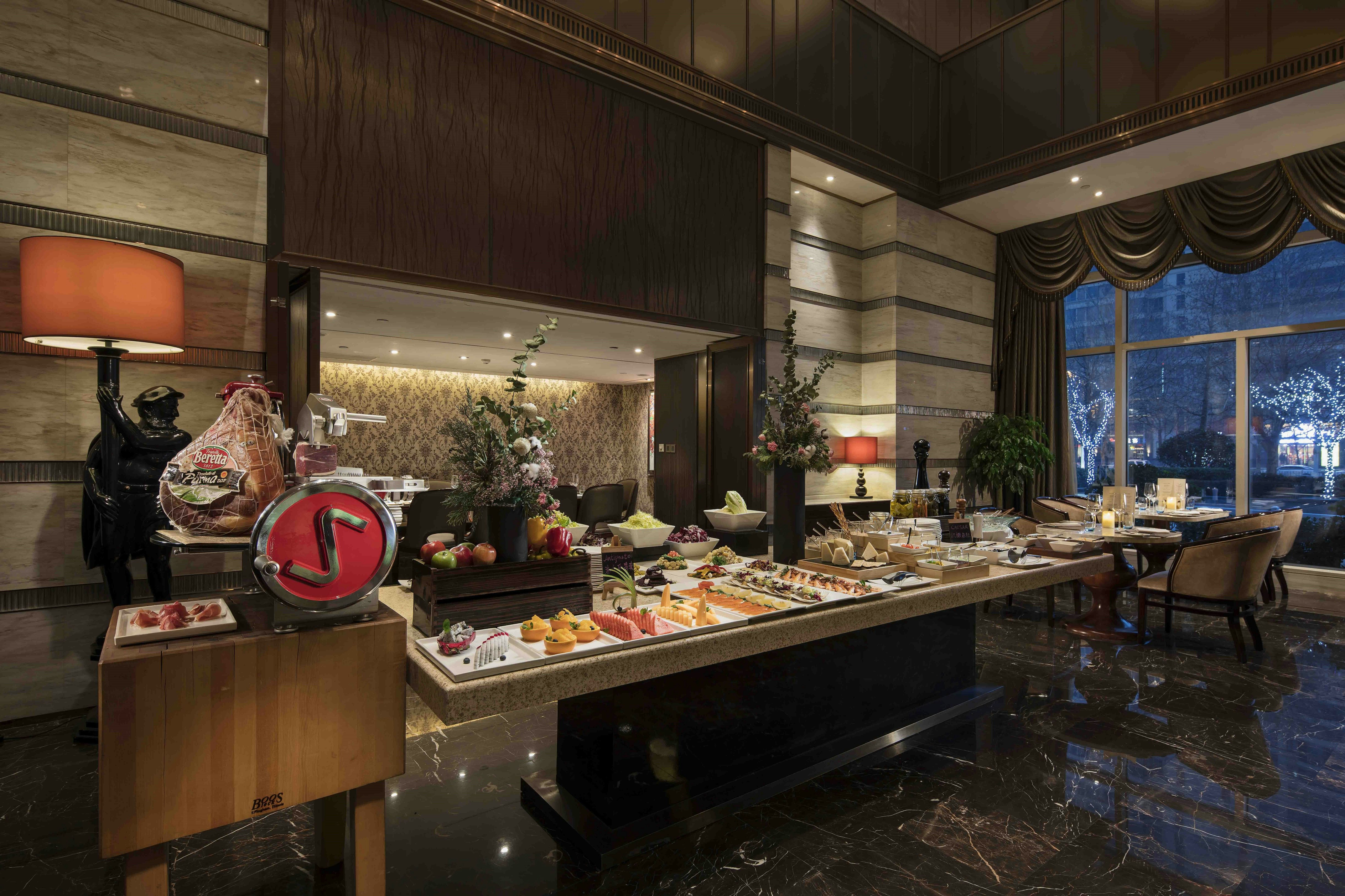 Hilton Zhengzhou 8/75