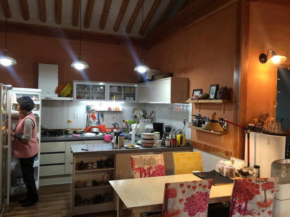 Dorandoran Guesthouse 24/47