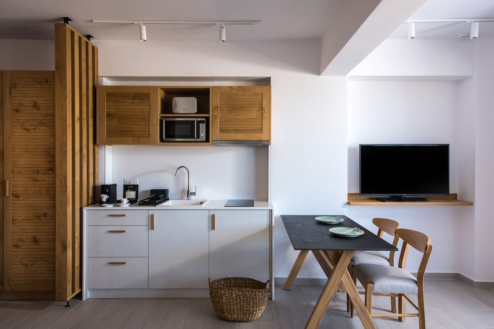 Irida Hotel 39/48