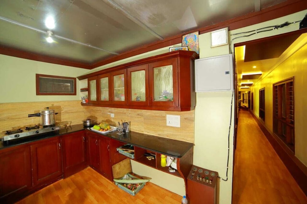 COSY HOUSEBOATS 50/50