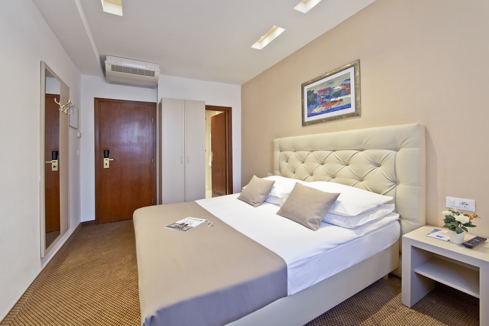 Central Hotel Zagreb 10/71