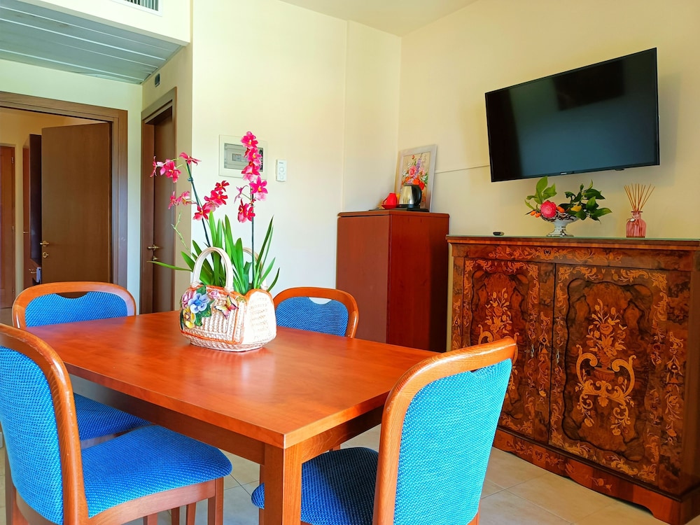 Villa Isabella Hotel & Residence 30/50