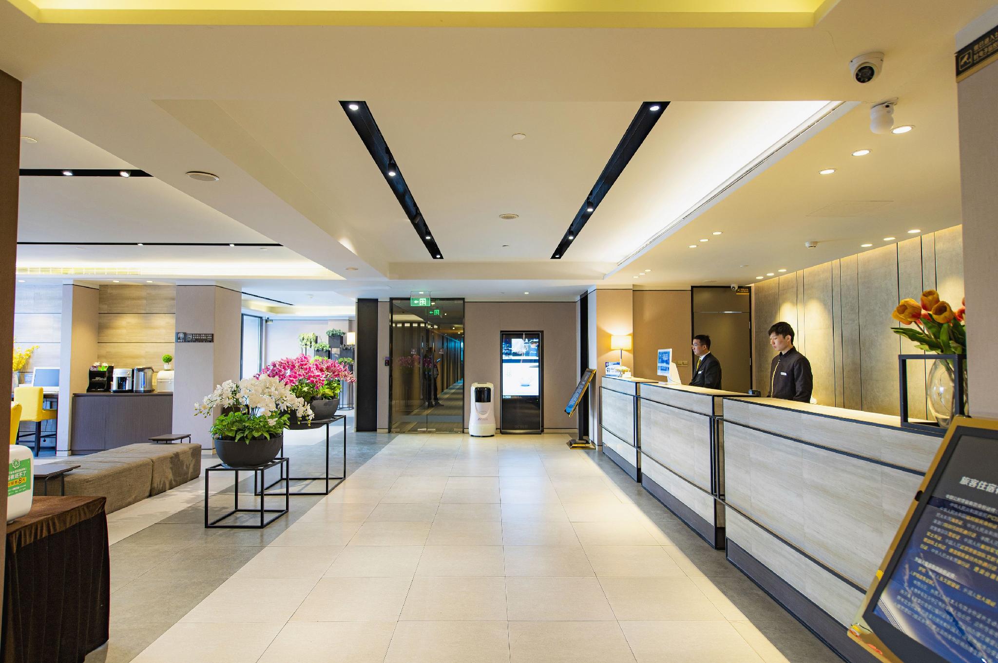 Homeinn Plus (Beijing Guomao) 8/37