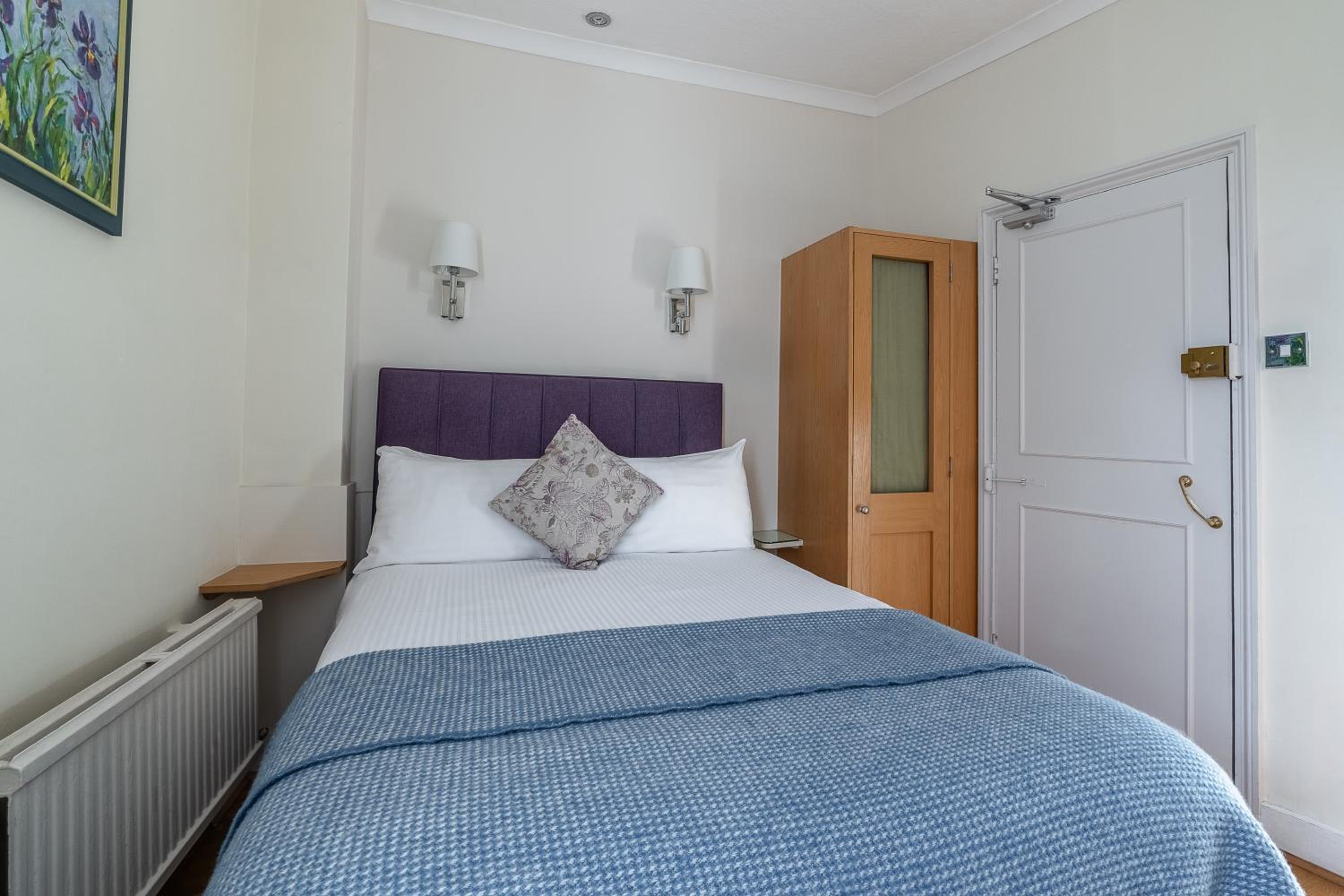 Harlingford Hotel 9/50
