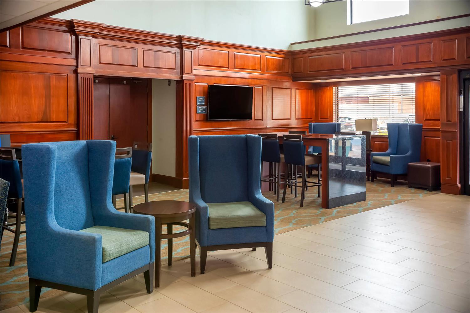 Comfort Suites Outlet Center 10/16