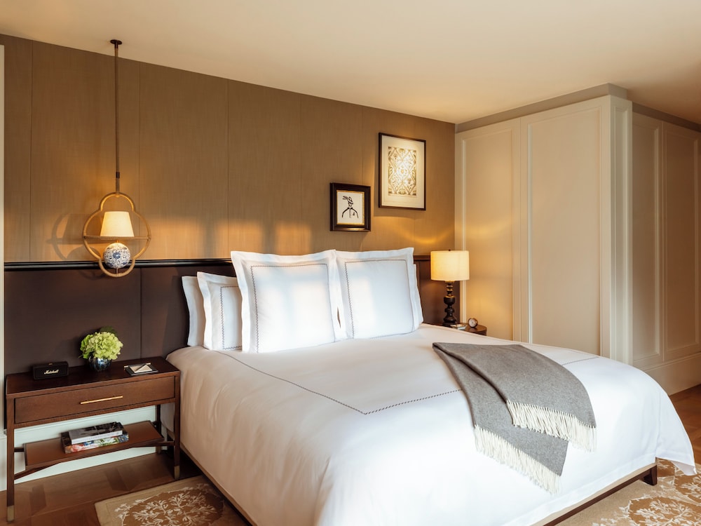 Grand, Premier, King Bed, Lake View