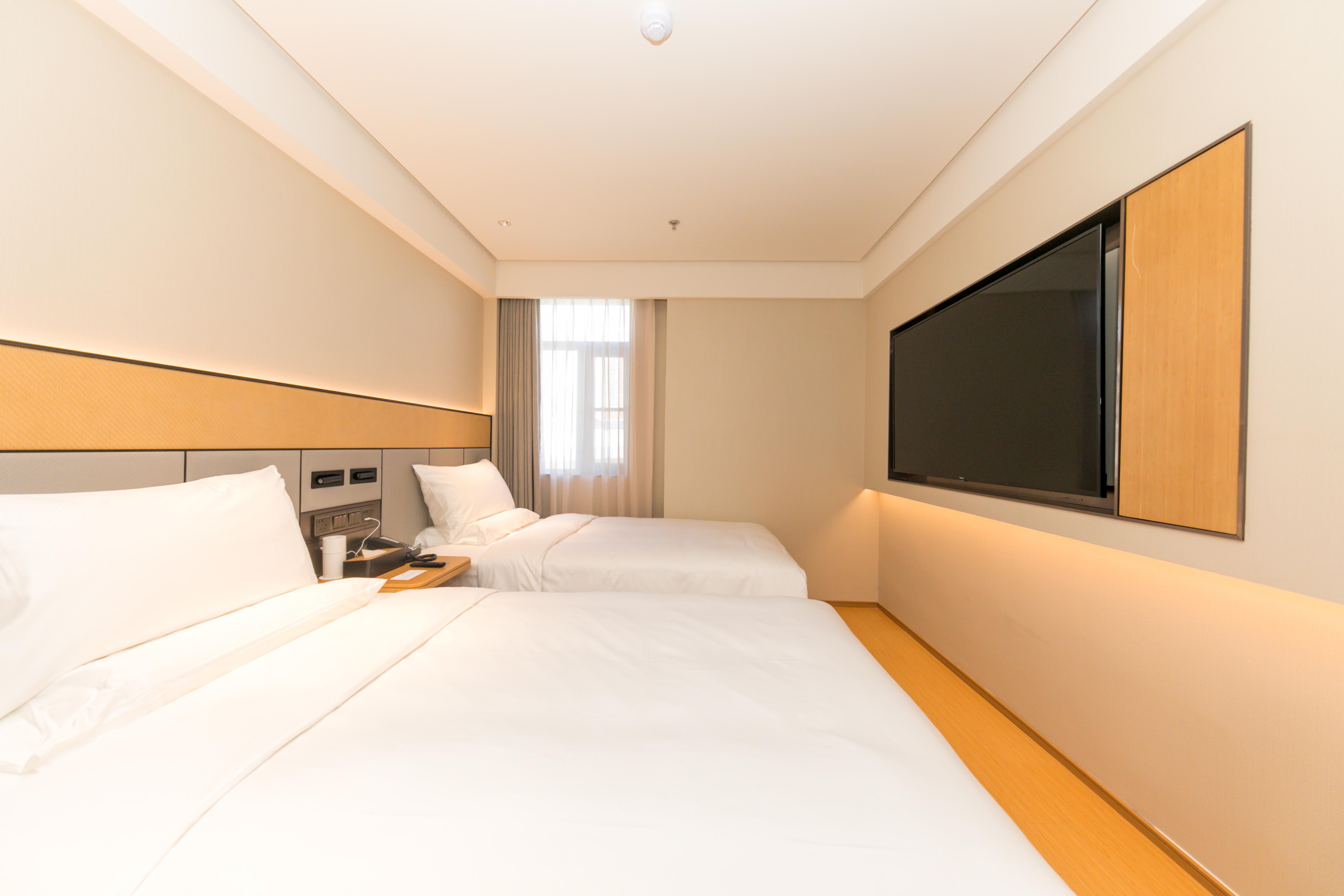 Ji Hotel (Shanghai Huangxing Road Metro Station) 12/40