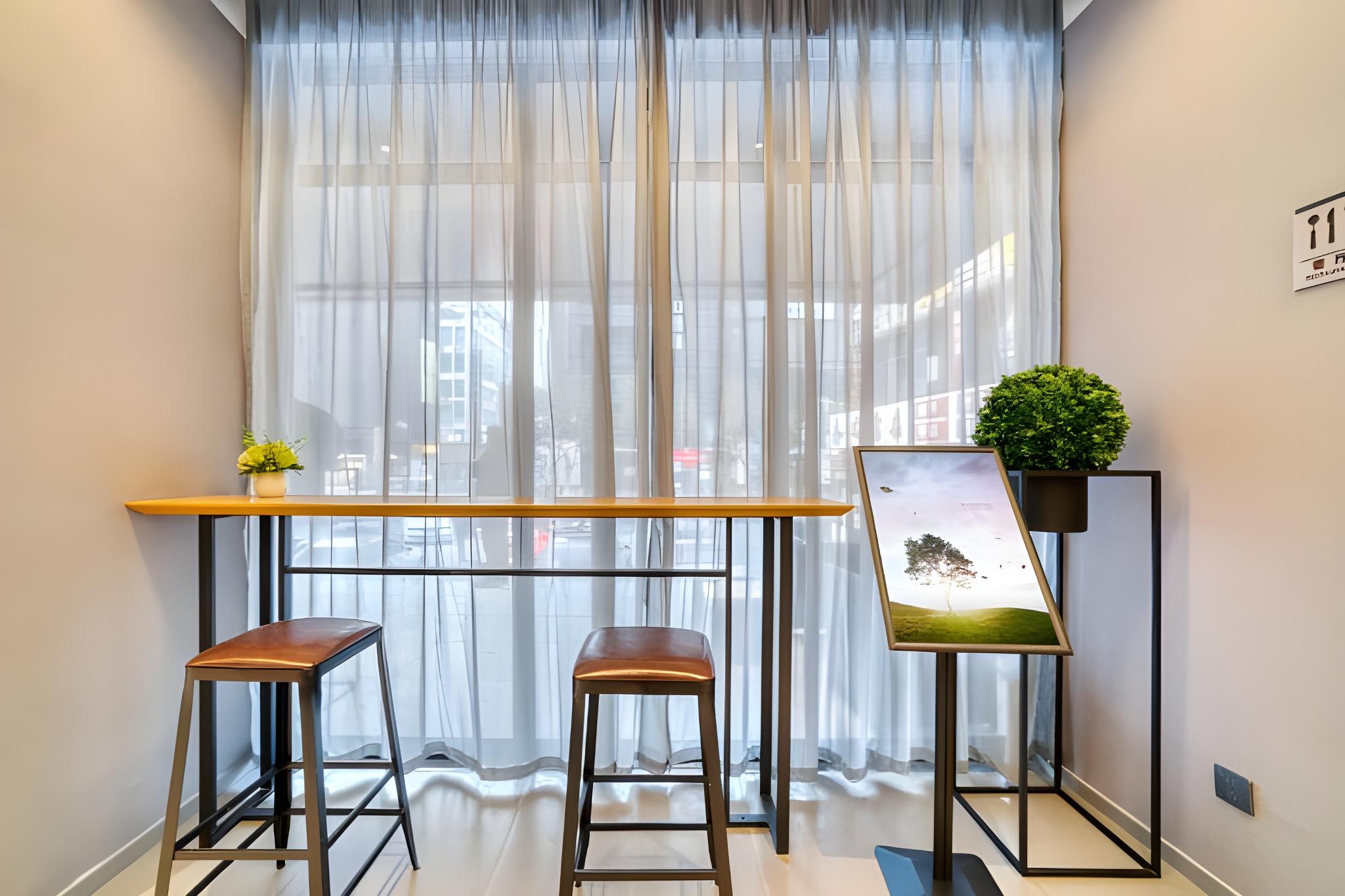 Home inn Selected (Huzhou Hongqi Road,Yishang Street) 52/55
