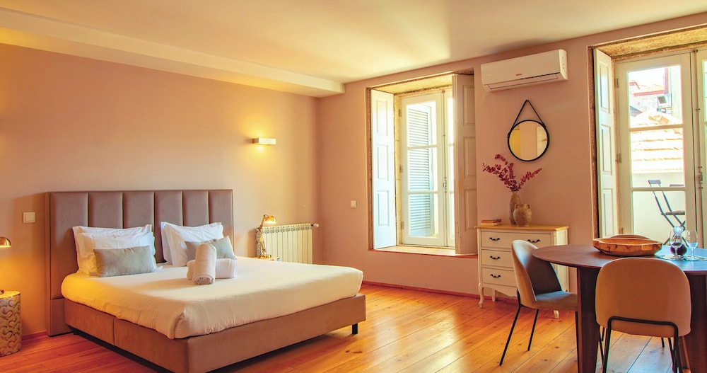 SUPERIOR, APARTMENT, QUEEN BED