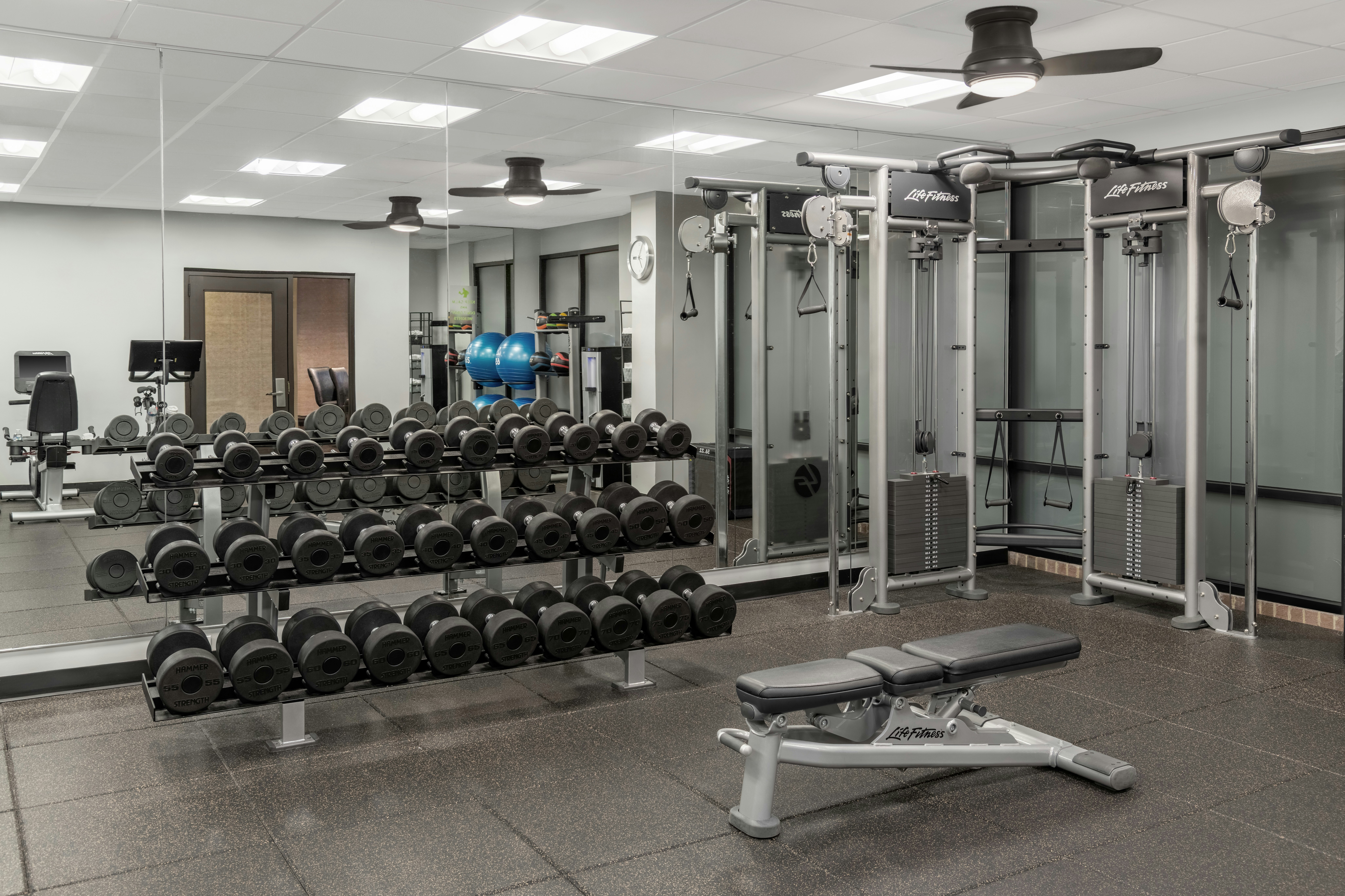 Doubletree By Hilton Mclean Tysons 24/71