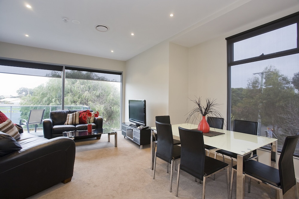 7 Bell Street Apartments 42/50