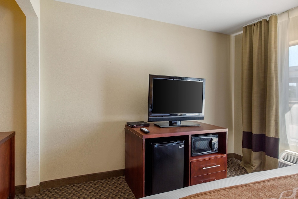 Comfort Inn & Suites SW Houston Sugarland 49/55