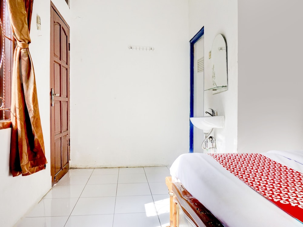 OYO 1187 Penginapan Bunda 16/39