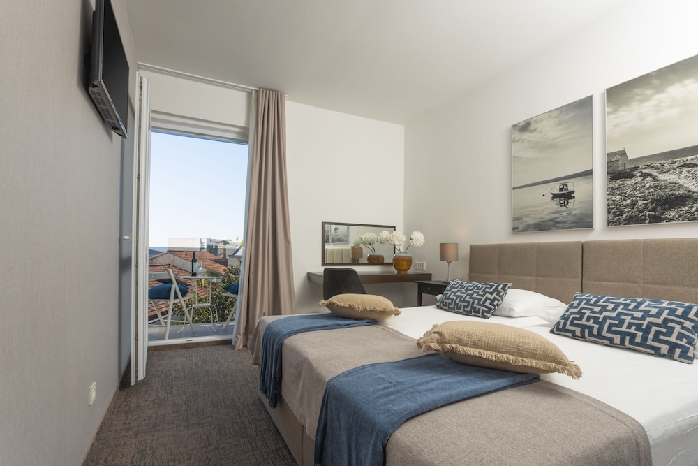 CLASSIC, TWIN BEDS, SEA SIDE, SIDE, BALCONY