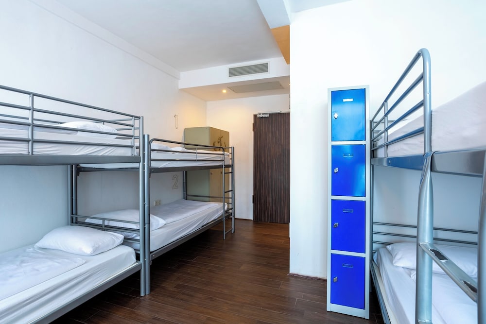 MIXED DORM, 6 BEDS, ADULT ONLY