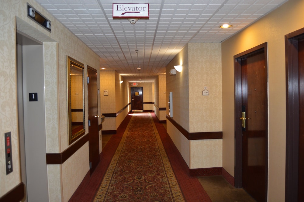 Comfort Inn & Suites Cincinnati Uptown Clifton 25/45
