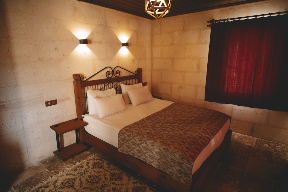 Cavusin Cave House 11/50