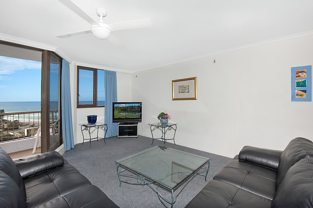 Surfers International Apartments 16/35