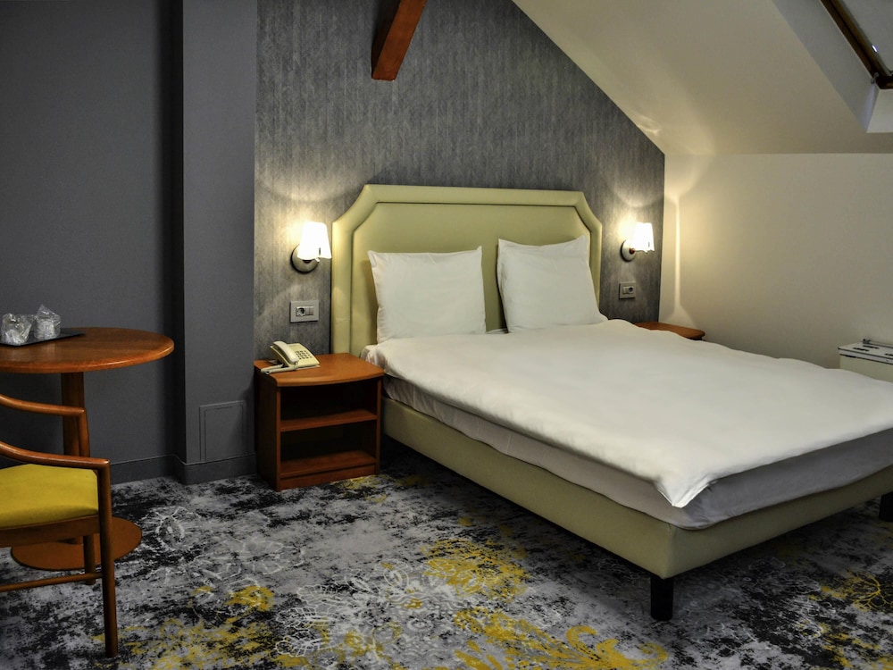 Mercure Sibiu Airport 13/48