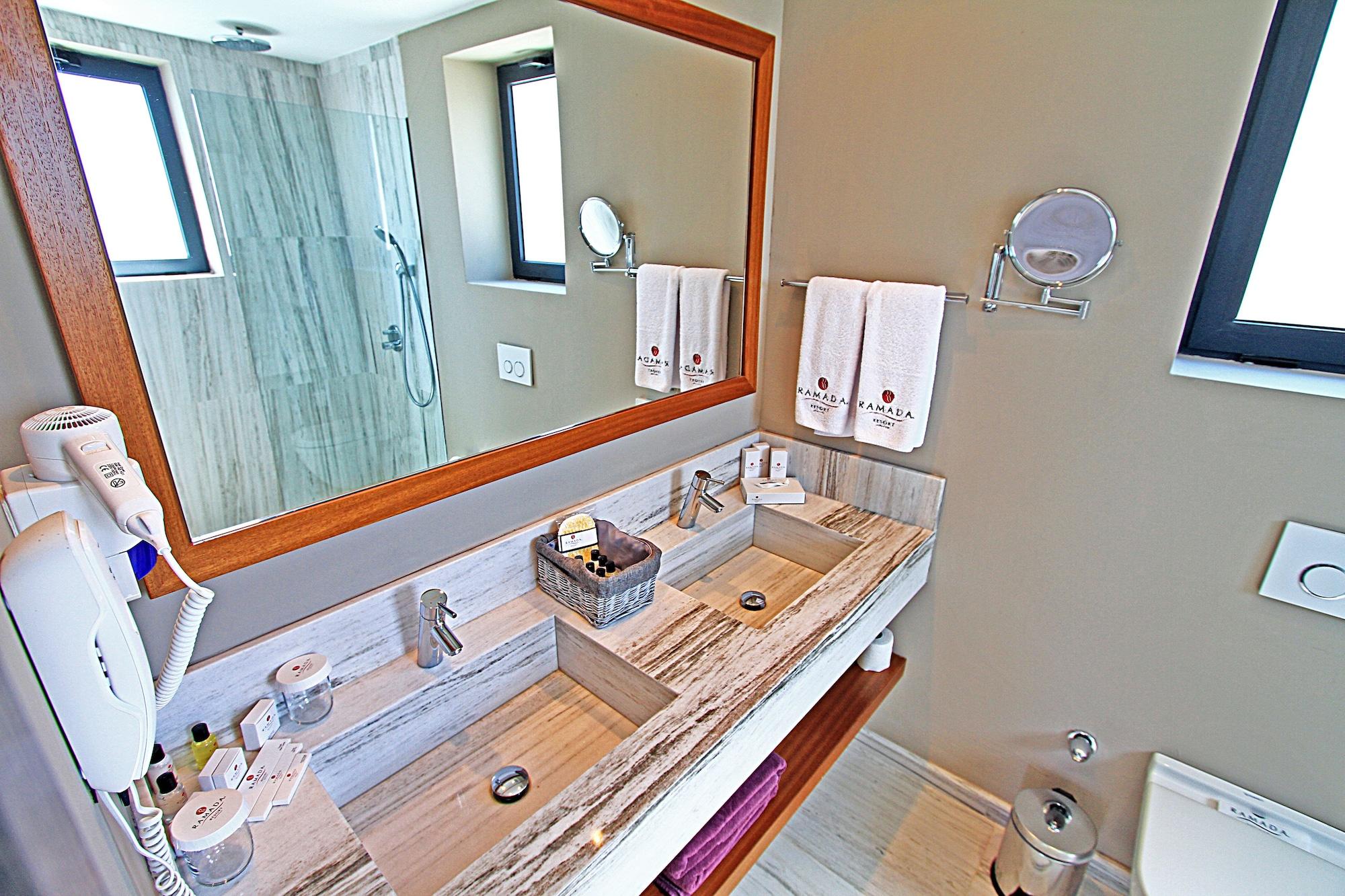 Connecting, Family Suite, Multiple Beds