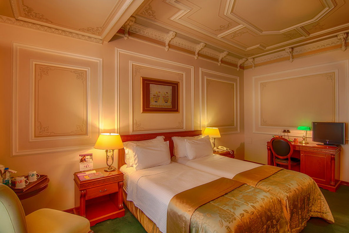 DELUXE, TWIN BEDS