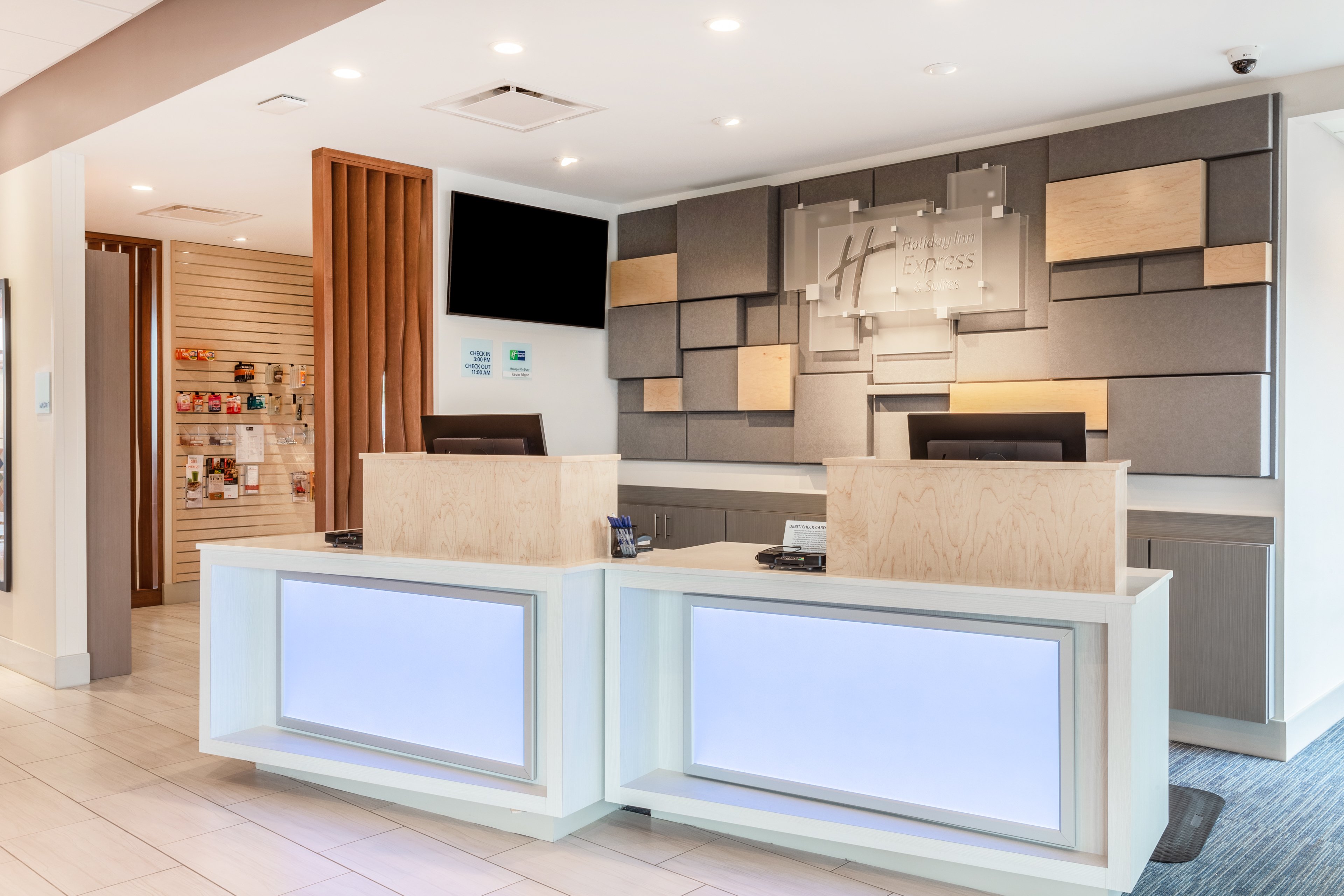 Holiday Inn Express Suites Springfield North 6/60