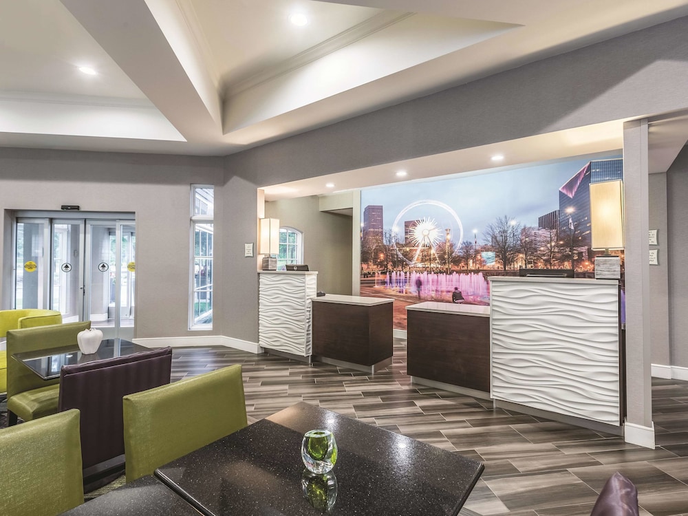 La Quinta Inn & Suites by Wyndham Atlanta Alpharetta 31/37