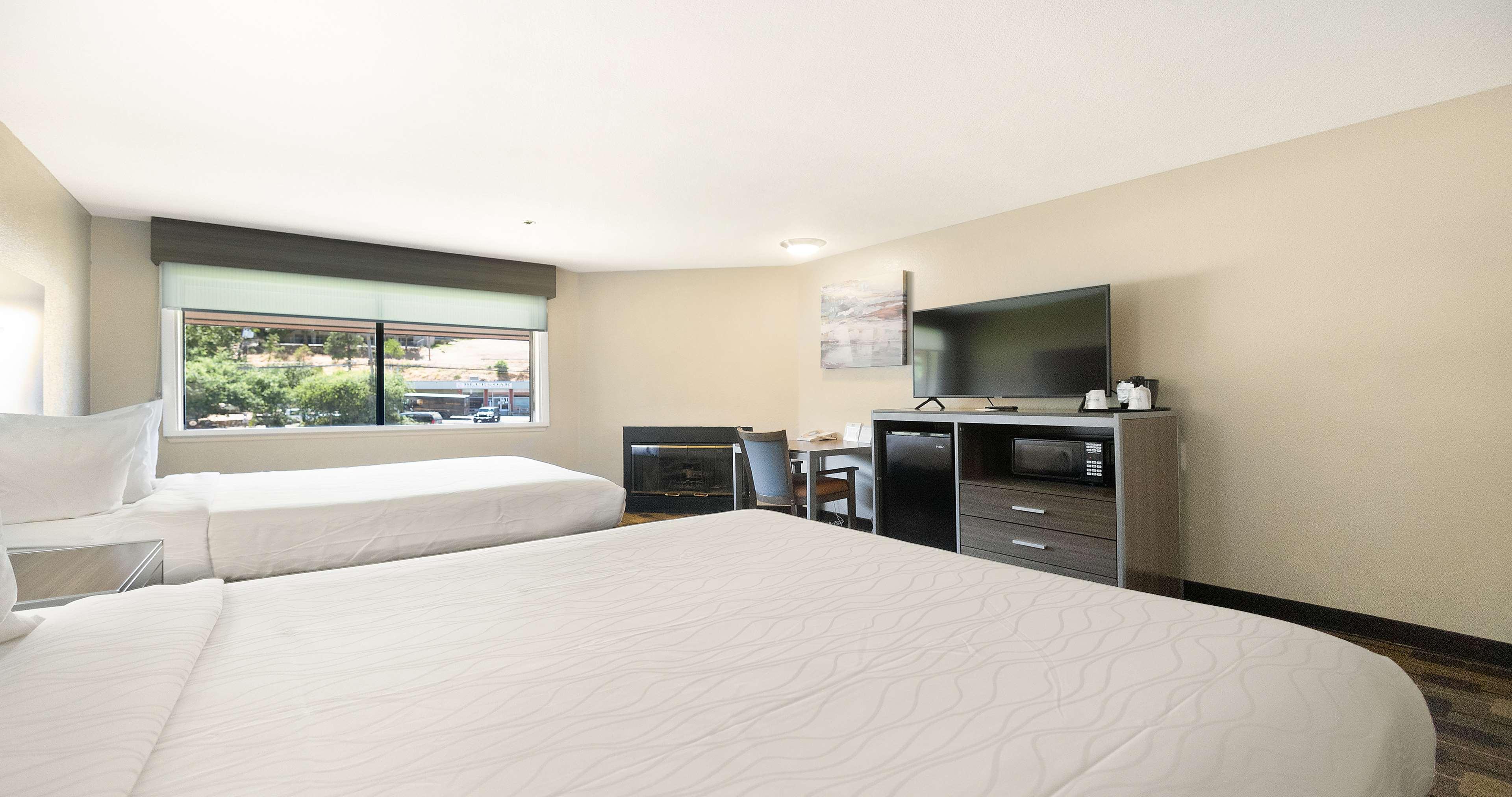 Room, 2 Queen Beds, Stair Access Only