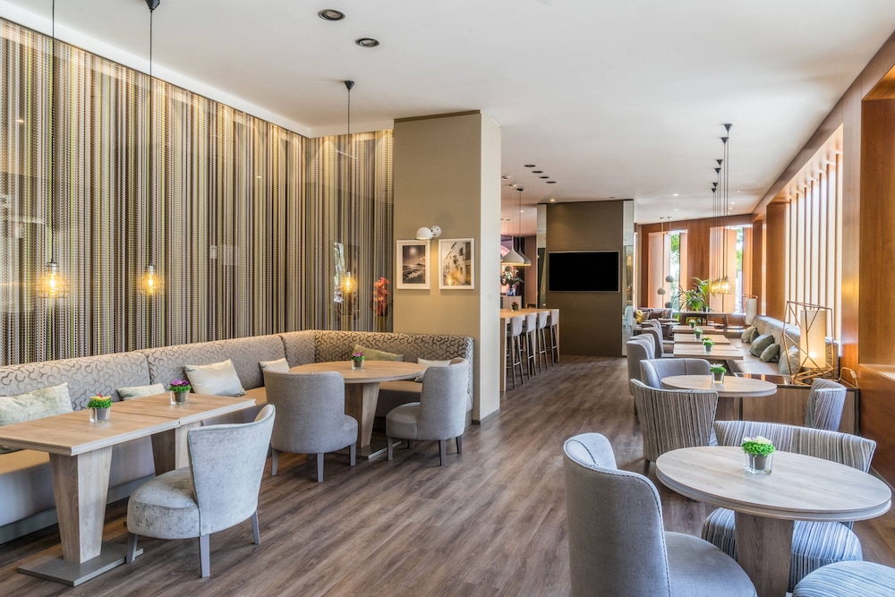 AC Hotel Valencia by Marriott 51/71