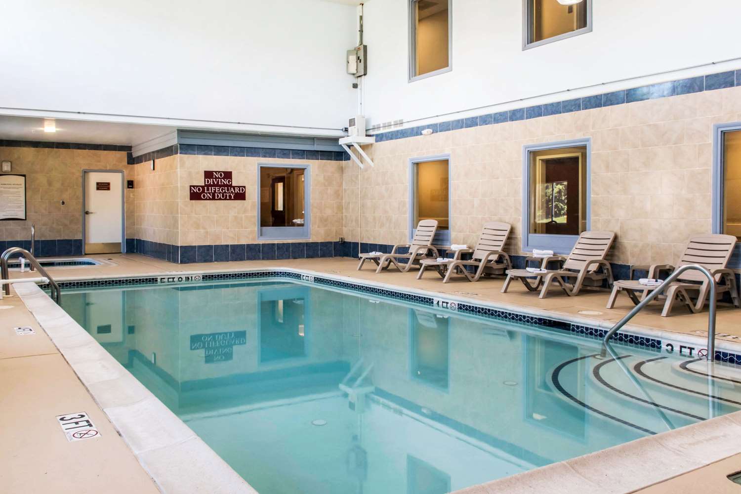 Comfort Inn Lancaster County Columbia, PA 8/13