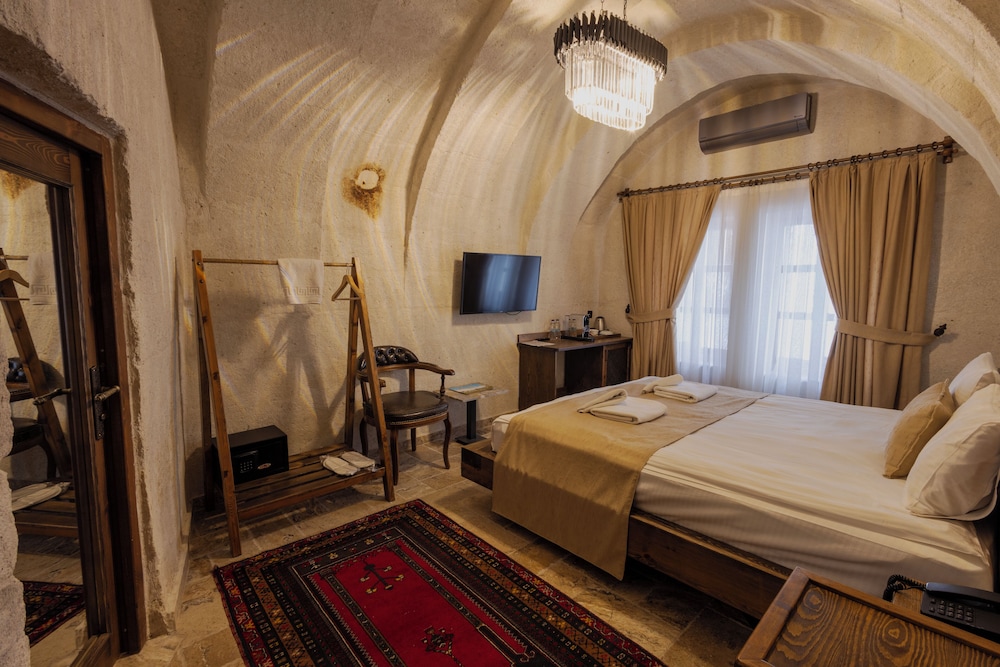 Superior, King Bed, Private Bathroom