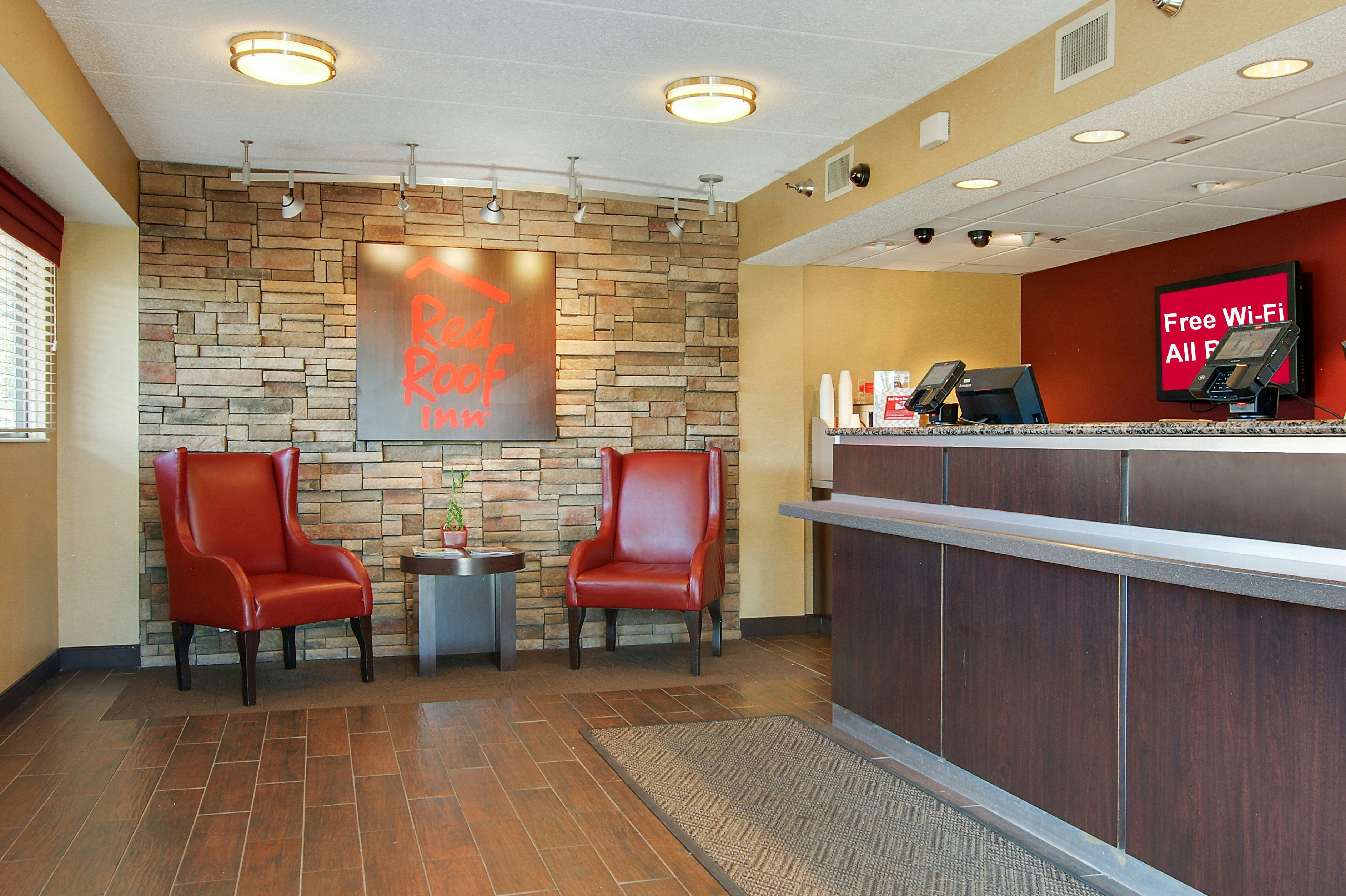 Red Roof Inn Akron South 21/24