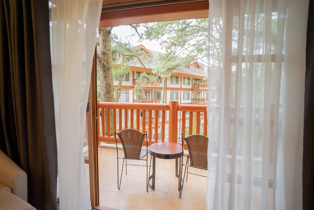 The Forest Lodge At Camp John Hay 70/75