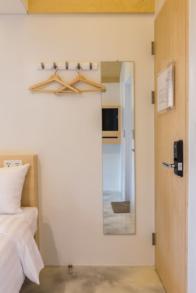 Deluxe, Queen Bed, Baroato 2Nd 7/10