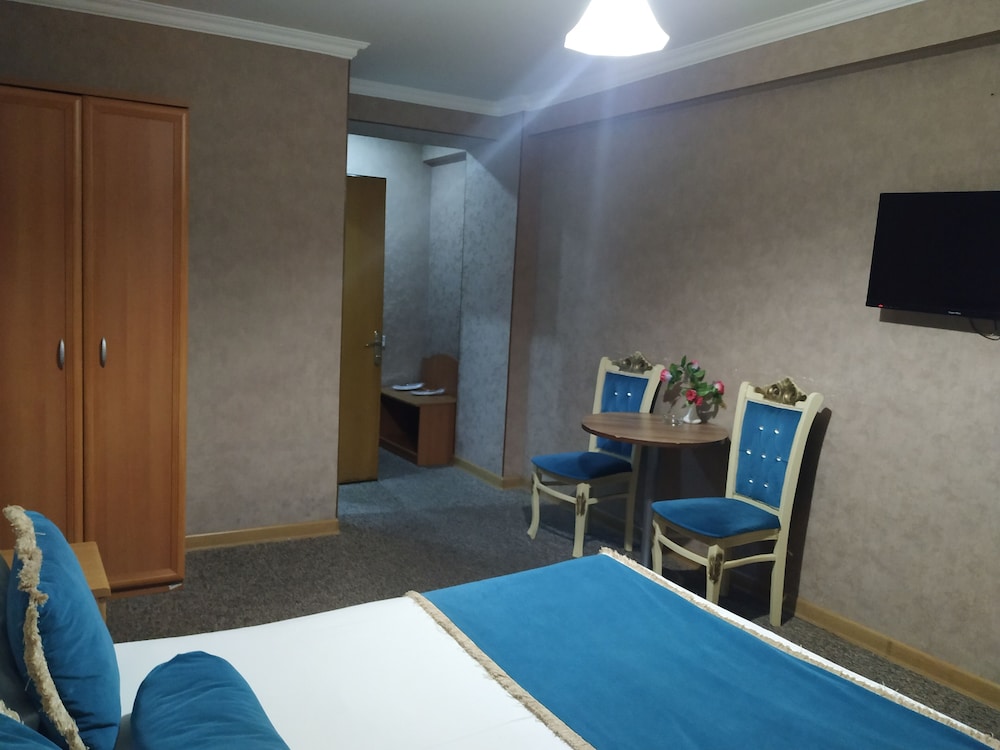 Gallery 19/23