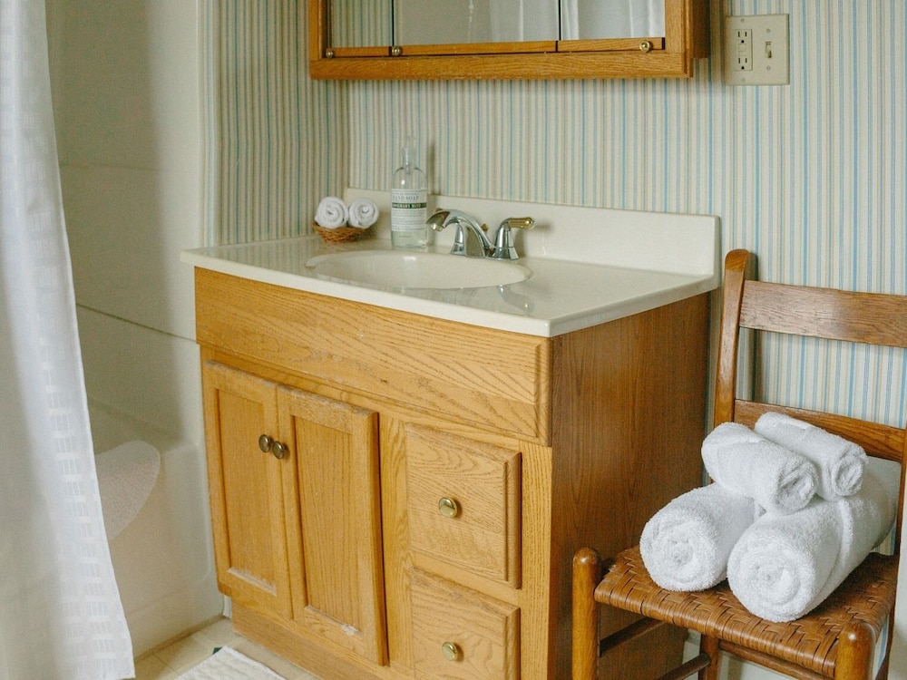 Cave Hill Farm Bed and Breakfast 49/50