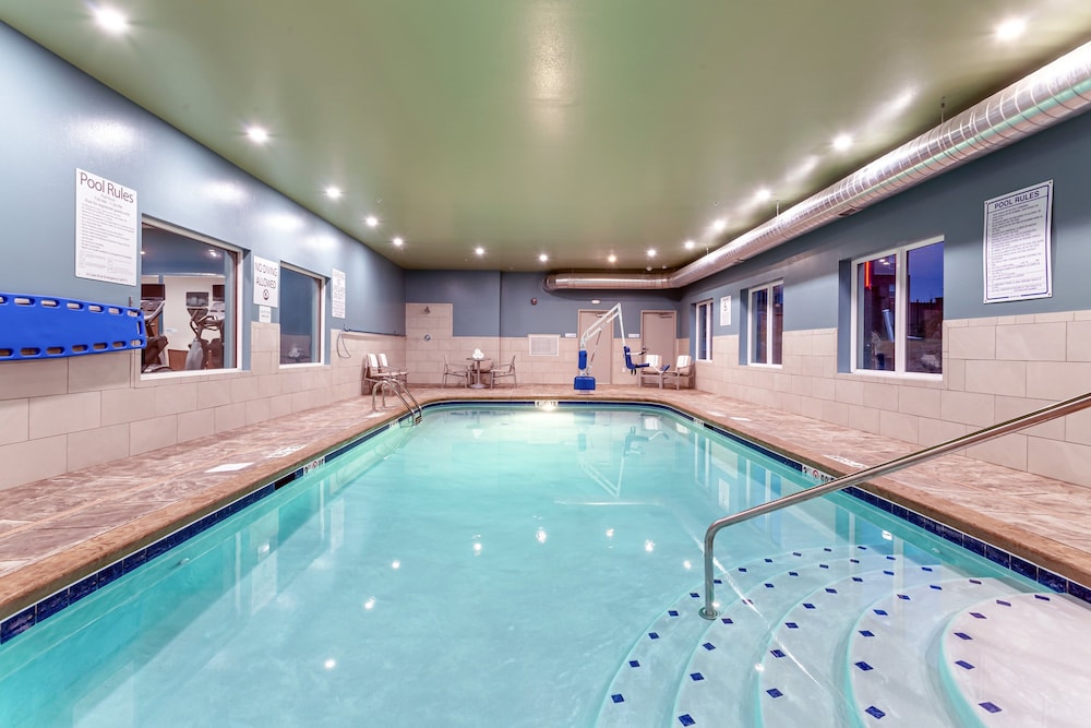 Holiday Inn Express & Suites Columbus - Worthington 41/58