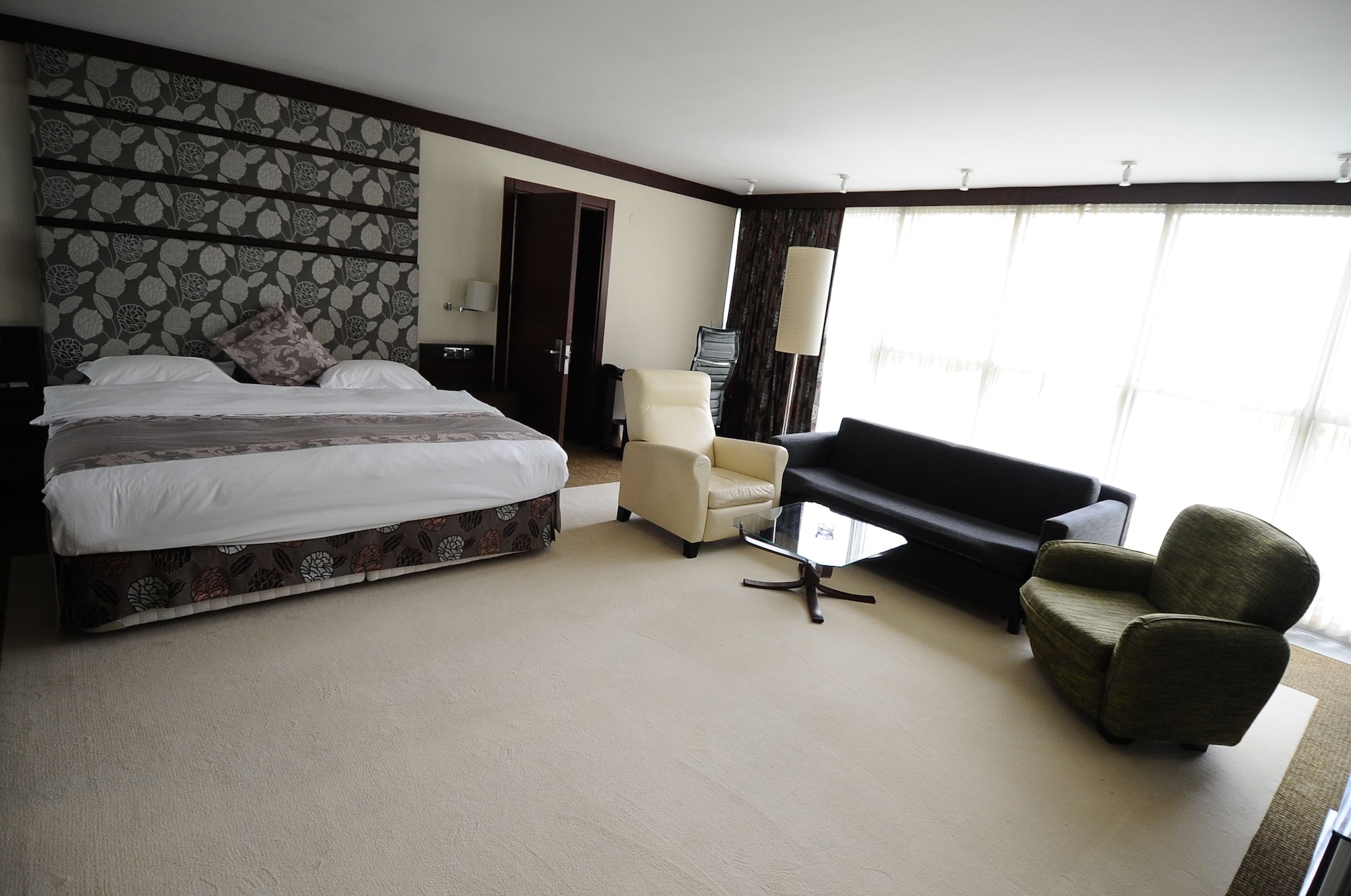 ROOM, DOUBLE BED