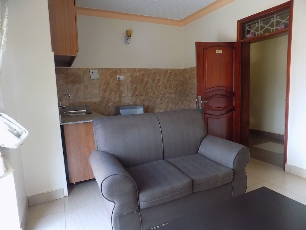 Olina Hotel And Apartments 27/38