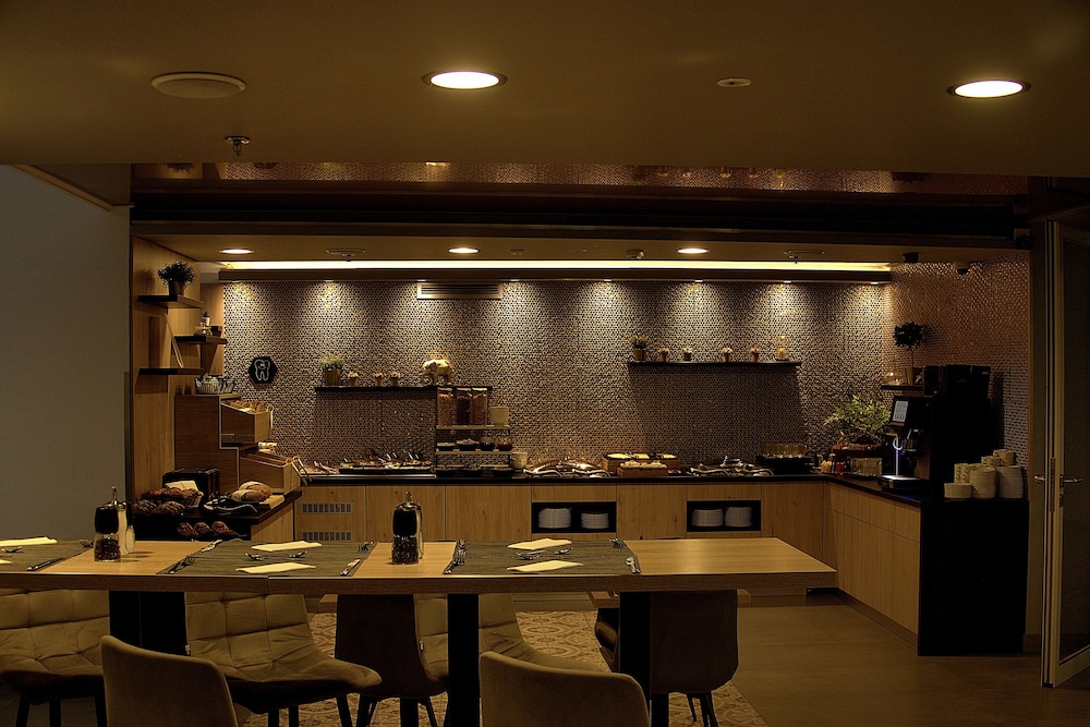 12 Revay Hotel 51/62