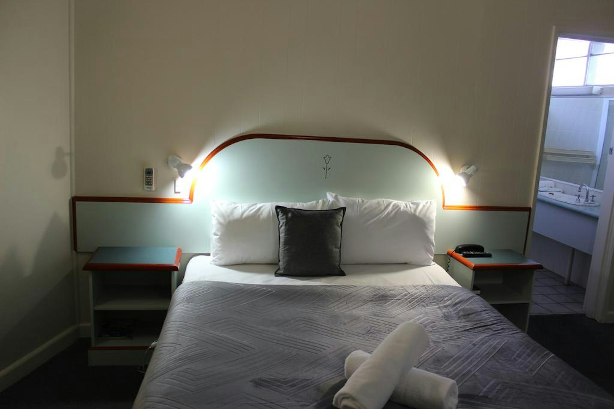 HUME INN MOTEL 4/14