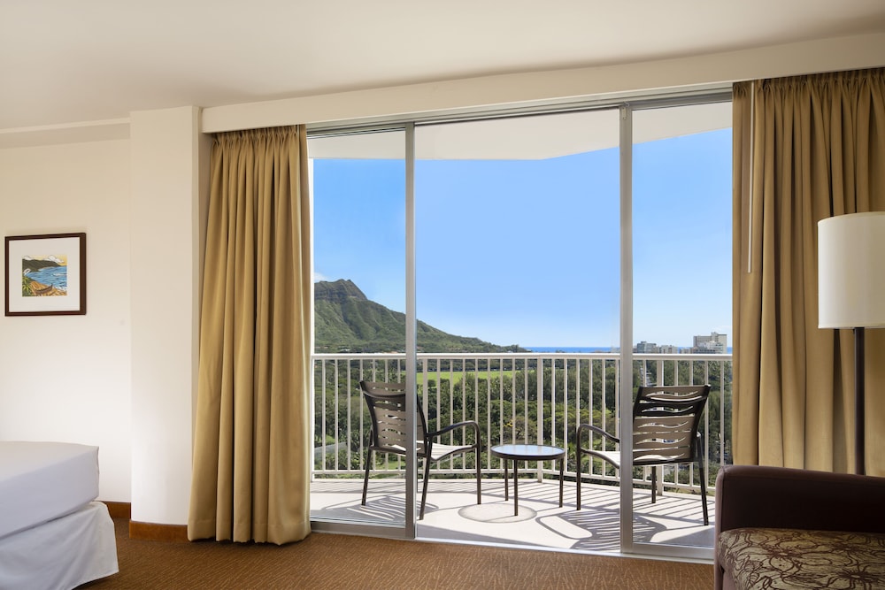 Park Shore Waikiki 28/50