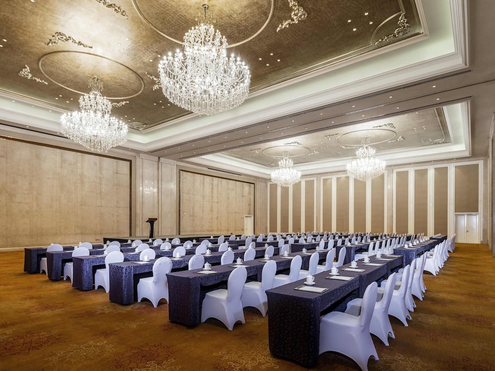 Sofitel Xining 67/72
