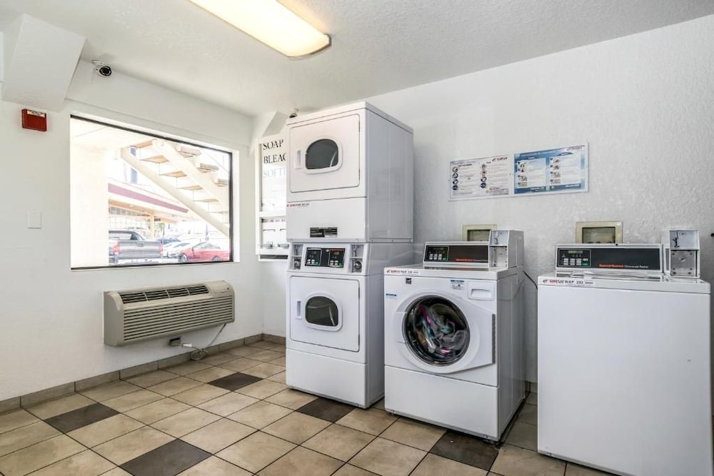 Motel6 Anaheim, CA - Fullerton East 14/59