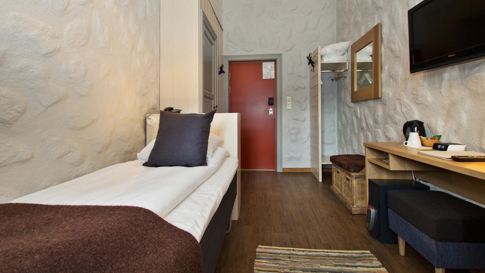 Sagafjord Hotel 10/42